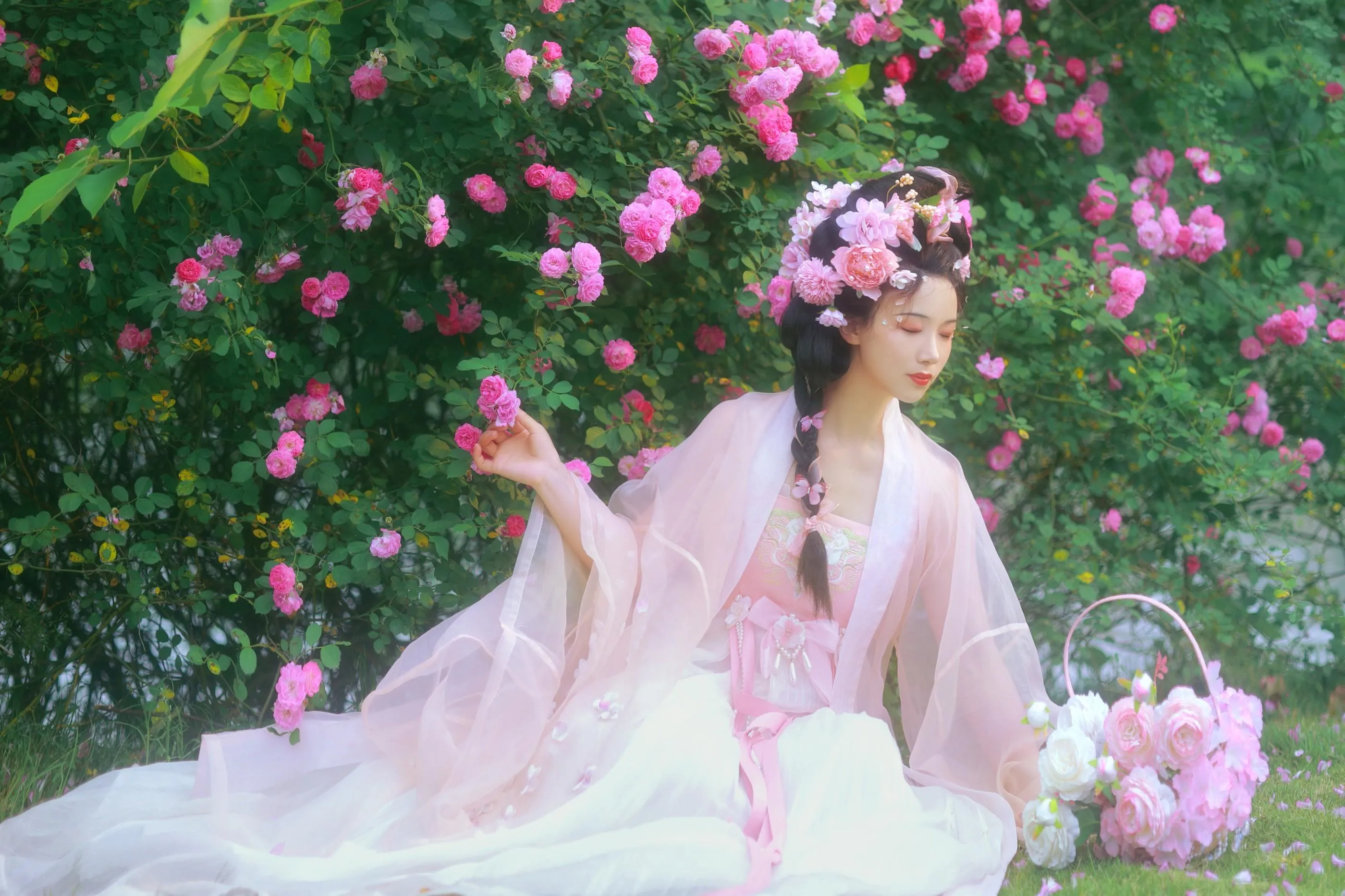 [艺图语] 2022.06.18 蔷薇花神 笑笑 [35P]插图8